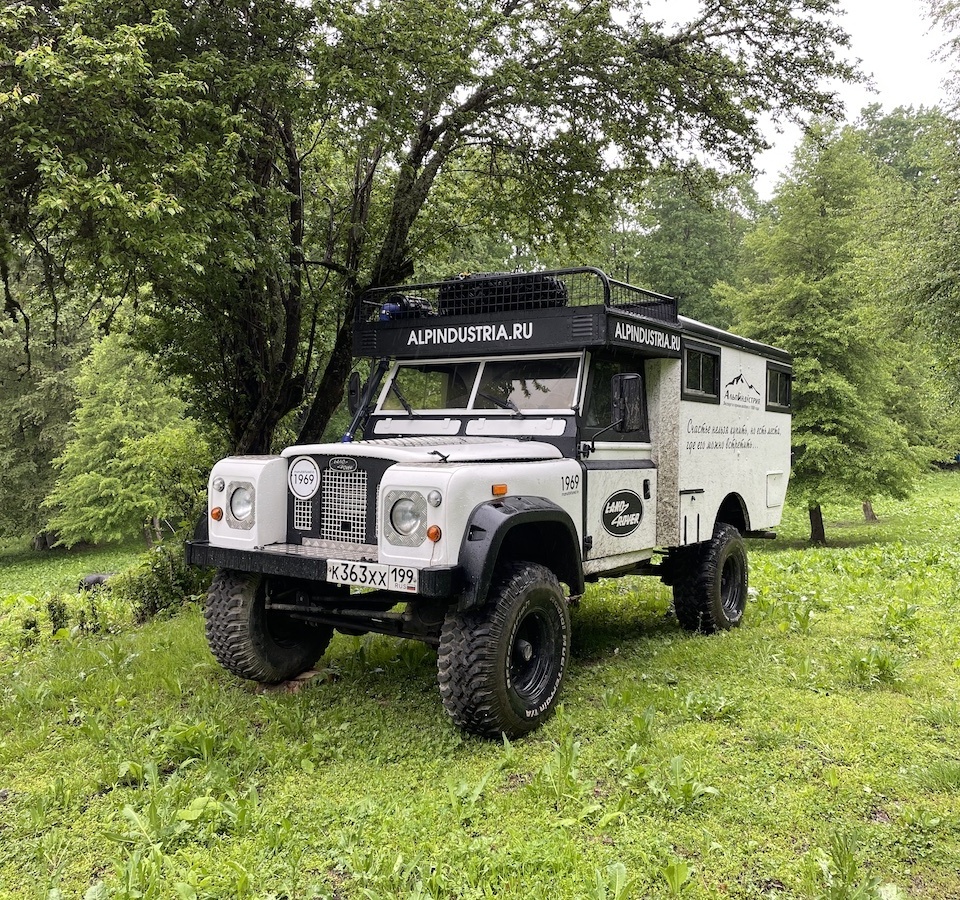 Land-Rover Series 2a Ambulance